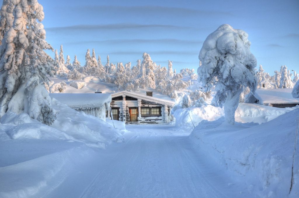 Красивая зима фото домик в лесу